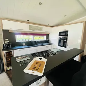 https://enzos-lodge-with-hot-tub.yorkshirehotels.net