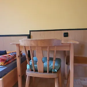 Apartment Affordable Central Rooms, 10-min To Lugner City, Wien