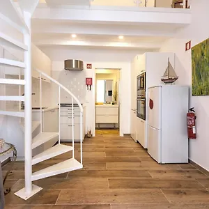 https://yellow-barqueta-studio.hotelaalgarve.com